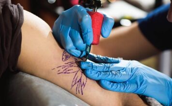 Шлезвиг-Гольштейн разрешил полицейским открыто носить татуировки