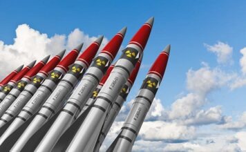 Йошка Фишер выступил за общеевропейское ядерное оружие