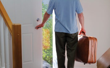 Треть переселенцев думает об отъезде: результаты опроса DEZIM о миграционных настроениях