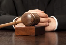 В Саарбрюккене судят 19-летнего по делу об убийстве полицейского