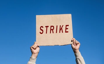 Новая волна забастовок парализует транспорт