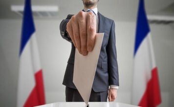 Муниципальные выборы во Франции стали вирусным мемом: необычная «дуэль» кандидатов