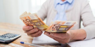 Мерц обещает не сокращать пенсии, но требует новой пенсионной модели