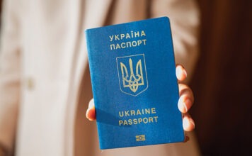 Украинские беженцы могут массово подать на гражданство с 2027 года