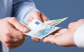 Беженцы едут именно за пособием?