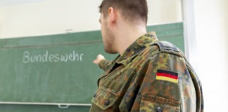 Бундесвер приходит в школы: в Бранденбурге военные будут проводить занятия для старшеклассников