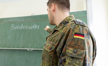 Бундесвер приходит в школы: в Бранденбурге военные будут проводить занятия для старшеклассников
