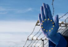 Испания проверяет мигрантов после массового прорыва в Сеуту