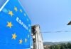 Десятки тысяч мигрантов пересекли границу Марокко и испанской Сеуты