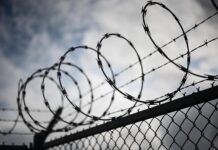 Защита бывшего главы BND Августа Ханнинга добивается пересмотра ареста из-за болезни